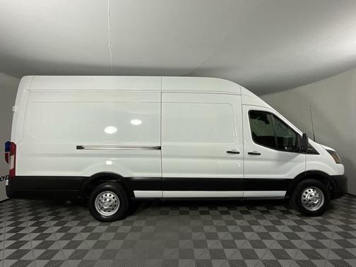 2022 Ford Transit-250 Base
