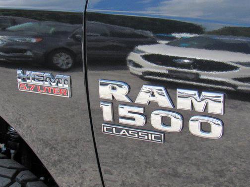 2019 RAM 1500 SLT