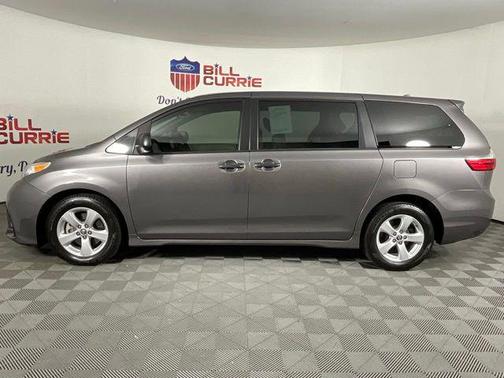 2020 Toyota Sienna SE
