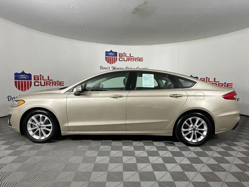 WHITE GOLD 2019 Ford Fusion SE
