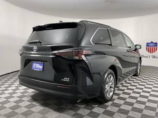 2024 Toyota Sienna XLE 8 Passenger
