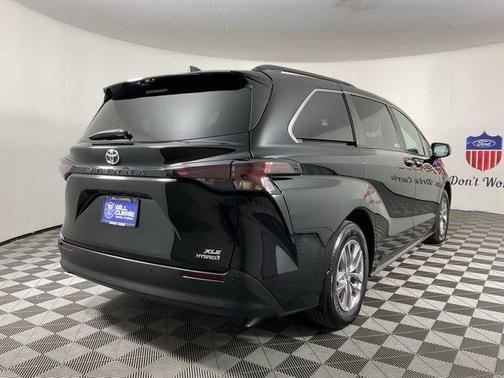 2024 Toyota Sienna XLE