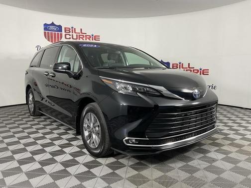 2024 Toyota Sienna XLE 8 Passenger