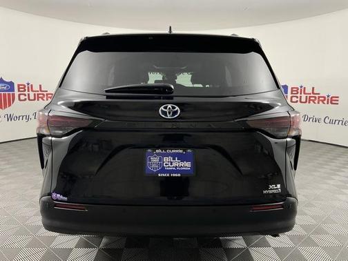 2024 Toyota Sienna XLE 8 Passenger