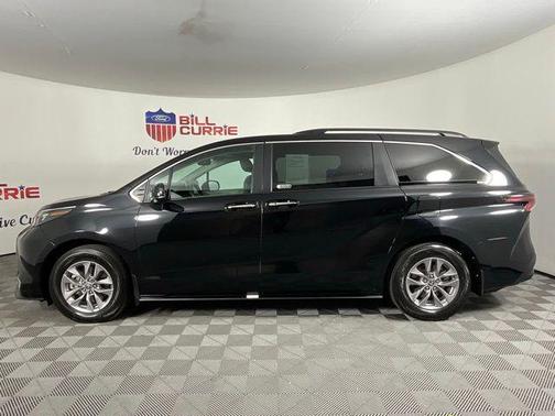 2024 Toyota Sienna XLE