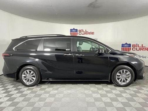 2024 Toyota Sienna XLE 8 Passenger