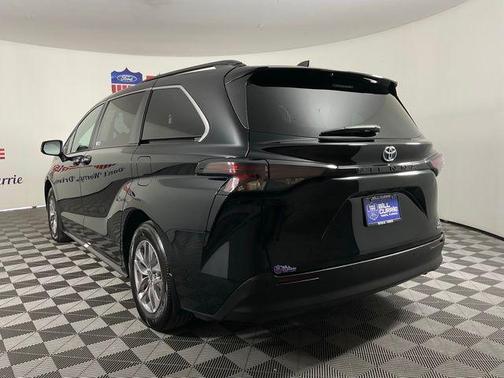 2024 Toyota Sienna XLE