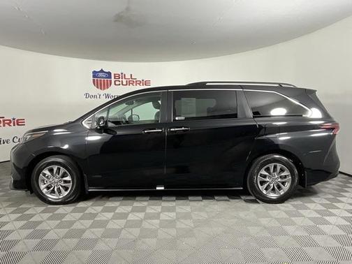 2024 Toyota Sienna XLE 8 Passenger