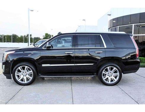 Photo 4 of 36 of 2018 Cadillac Escalade Luxury