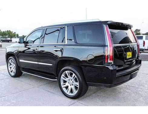 Photo 5 of 36 of 2018 Cadillac Escalade Luxury