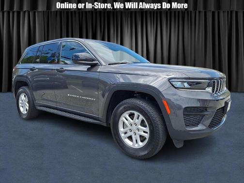 Baltic Gray Metallic Clearcoat 2024 Jeep Grand Cherokee Laredo