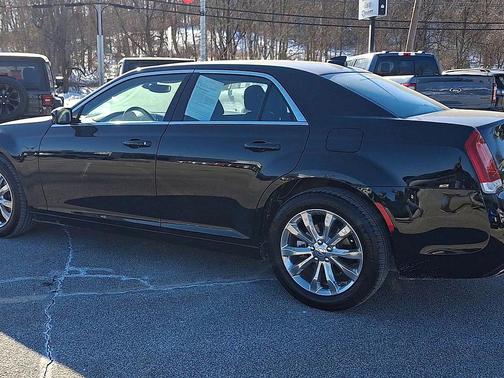 2023 Chrysler 300 Touring