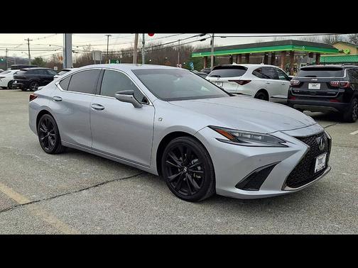 2023 Lexus ES 300h F SPORT Handling