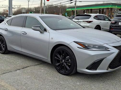 2023 Lexus ES 300h F SPORT Handling