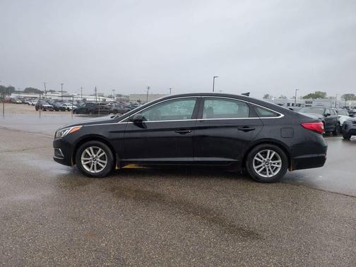 2017 Hyundai SONATA SE