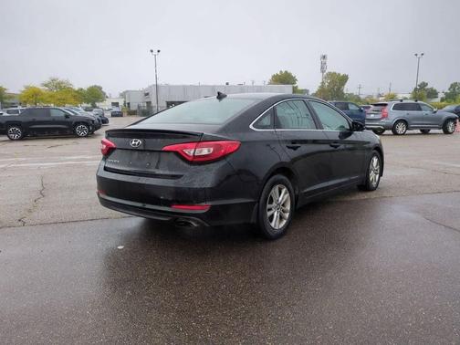 2017 Hyundai SONATA SE