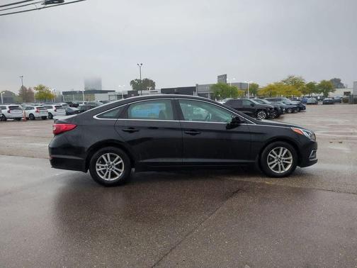 2017 Hyundai SONATA SE
