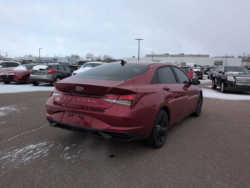 2021 Hyundai ELANTRA SEL