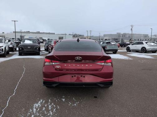 2021 Hyundai ELANTRA SEL