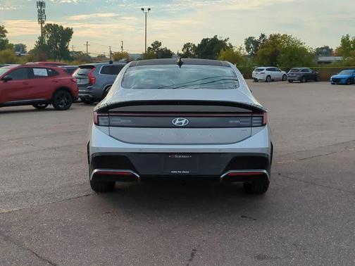 2024 Hyundai SONATA Hybrid Limited