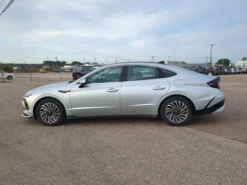 2024 Hyundai SONATA Hybrid Limited