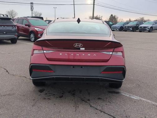 2025 Hyundai ELANTRA Sport