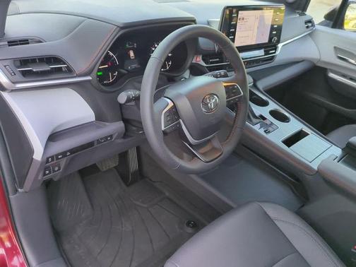 2024 Toyota Sienna XSE 7 Passenger