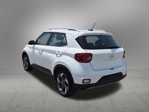 Lunar White 2023 Hyundai VENUE SEL