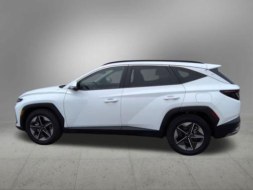 Serenity White Pearl 2025 Hyundai TUCSON SEL Convenience