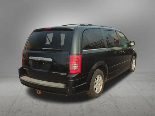 2010 Chrysler Town & Country New LX