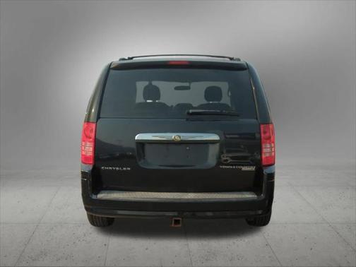 2010 Chrysler Town & Country New LX