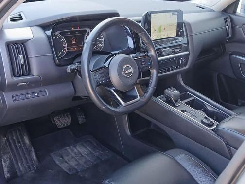 2022 Nissan Pathfinder SL 4WD
