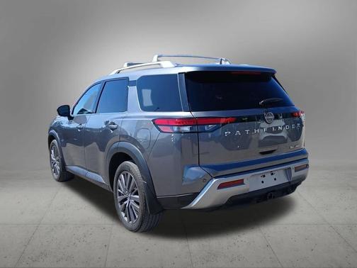 2022 Nissan Pathfinder SL 4WD