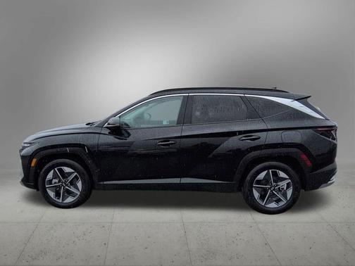 Phantom Black 2025 Hyundai TUCSON SEL Convenience