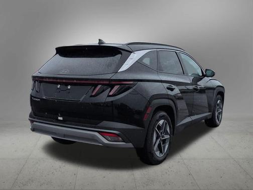 Phantom Black 2025 Hyundai TUCSON SEL Convenience