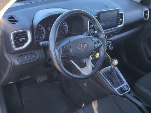 2022 Hyundai VENUE SEL