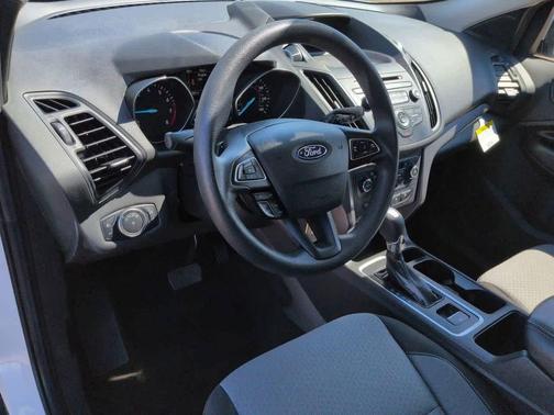 Ruby Red Metallic Tinted Clearcoat 2017 Ford Escape SE