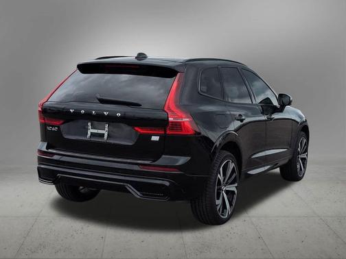 Onyx Black Metallic 2022 Volvo XC60 Recharge Plug-In Hybrid T8 R-Design