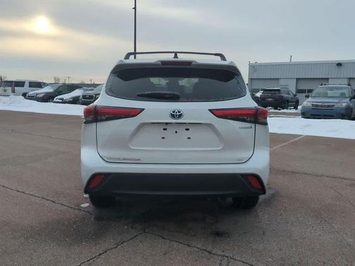 2023 Toyota Highlander Hybrid LE