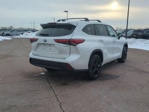2023 Toyota Highlander Hybrid LE