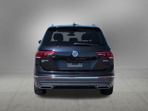Deep Black Pearl 2020 Volkswagen Tiguan 2.0T SEL