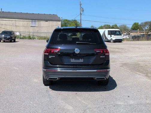 Deep Black Pearl 2020 Volkswagen Tiguan 2.0T SEL