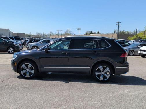 Deep Black Pearl 2020 Volkswagen Tiguan 2.0T SEL