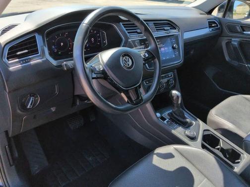 Deep Black Pearl 2020 Volkswagen Tiguan 2.0T SEL