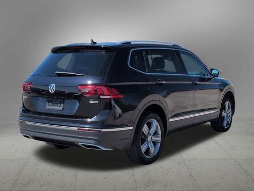 Deep Black Pearl 2020 Volkswagen Tiguan 2.0T SEL