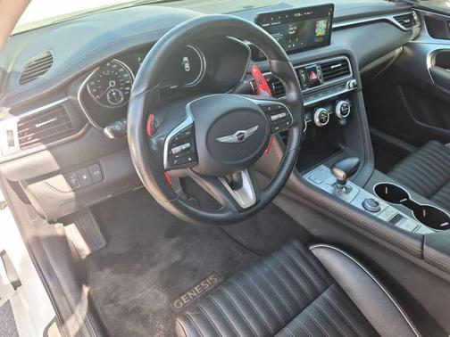 Uyuni White 2022 Genesis G70 3.3T RWD