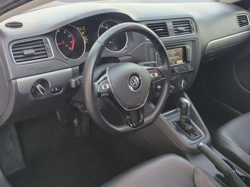 2015 Volkswagen Jetta Auto SE w/Connectivity/Navigation