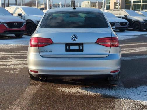 2015 Volkswagen Jetta Auto SE w/Connectivity/Navigation