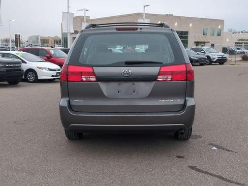 2004 Toyota Sienna CE