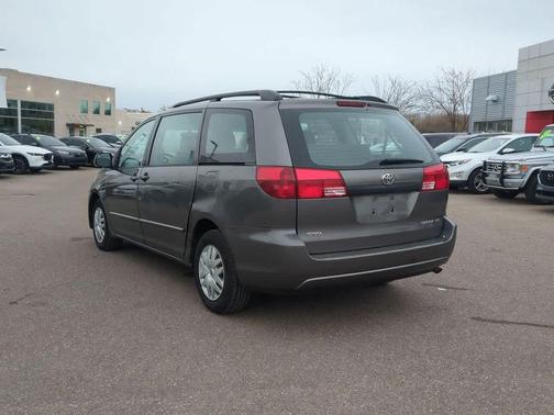 2004 Toyota Sienna CE